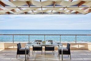 Caja de seguridad en la habitación y decoración personalizada 