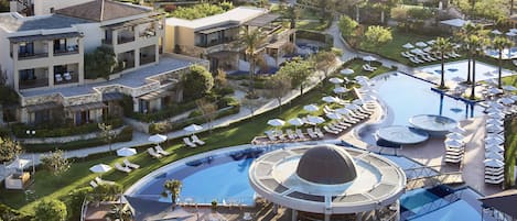 Indoor pool, 4 outdoor pools, pool umbrellas, pool loungers