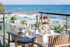 包含每日自助早餐