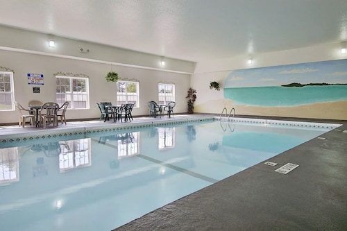 Hotel Iron Mountain Inn & Suites