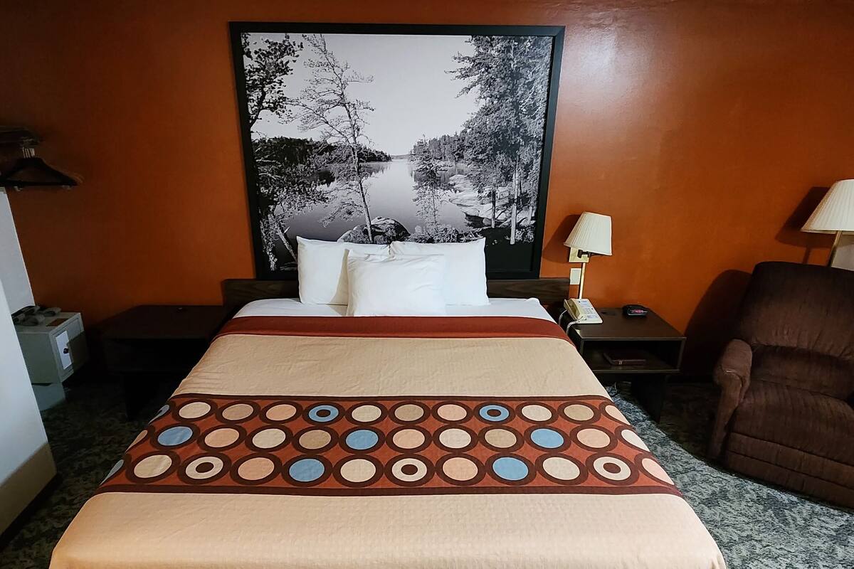 In-room safe, desk, soundproofing, free WiFi
