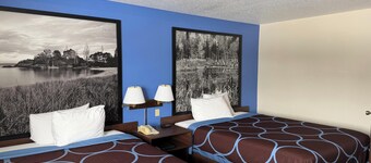 Iron Mountain Inn & Suites MI US 2