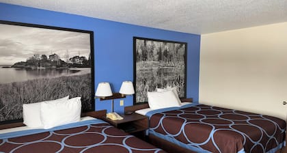 Iron Mountain Inn & Suites MI US 2