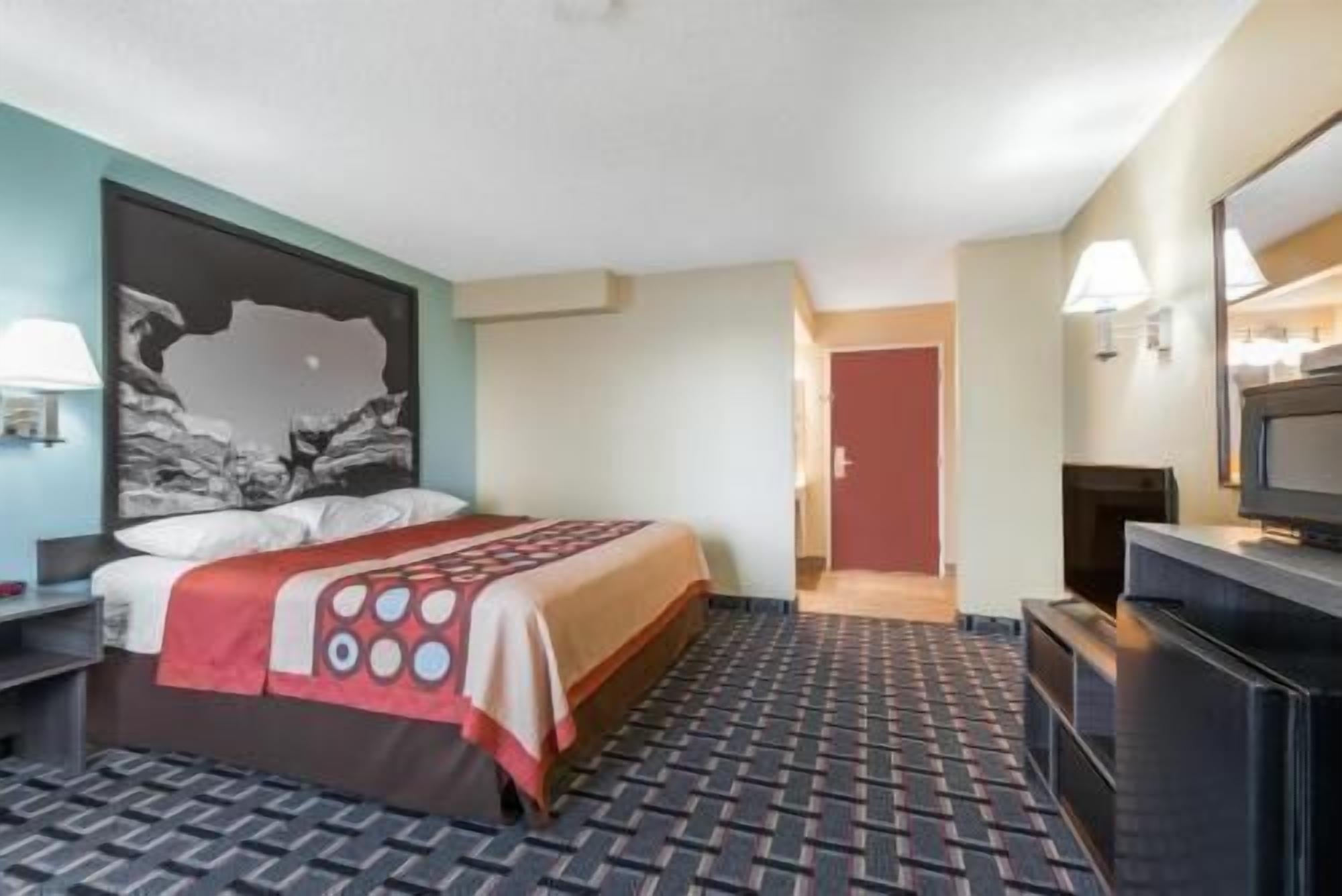 Premium bedding, desk, rollaway beds, free WiFi