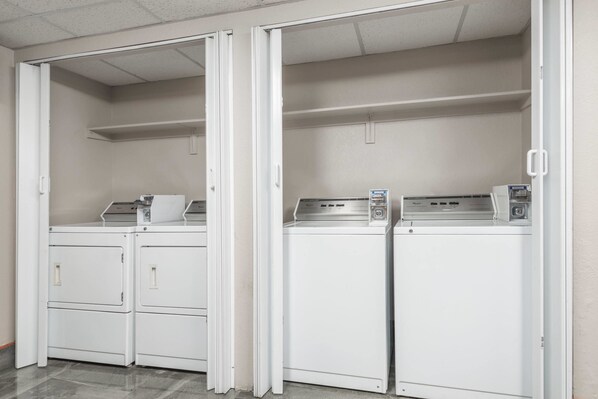 Laundry room - Super 8 by Wyndham Henderson North East Denver (Henderson)