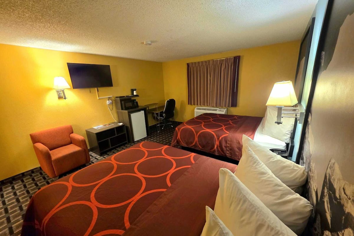 Premium bedding, desk, rollaway beds, free WiFi
