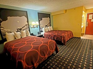 Premium bedding, desk, rollaway beds, free WiFi - Super 8 by Wyndham Henderson North East Denver (Henderson)