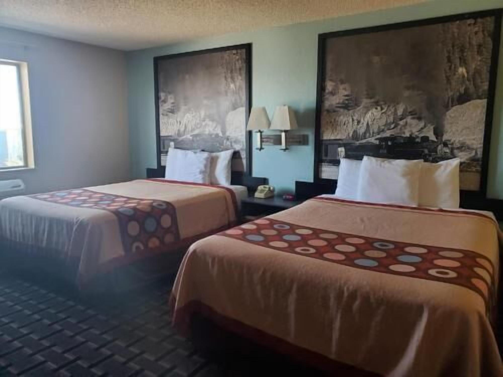 Premium bedding, desk, rollaway beds, free WiFi