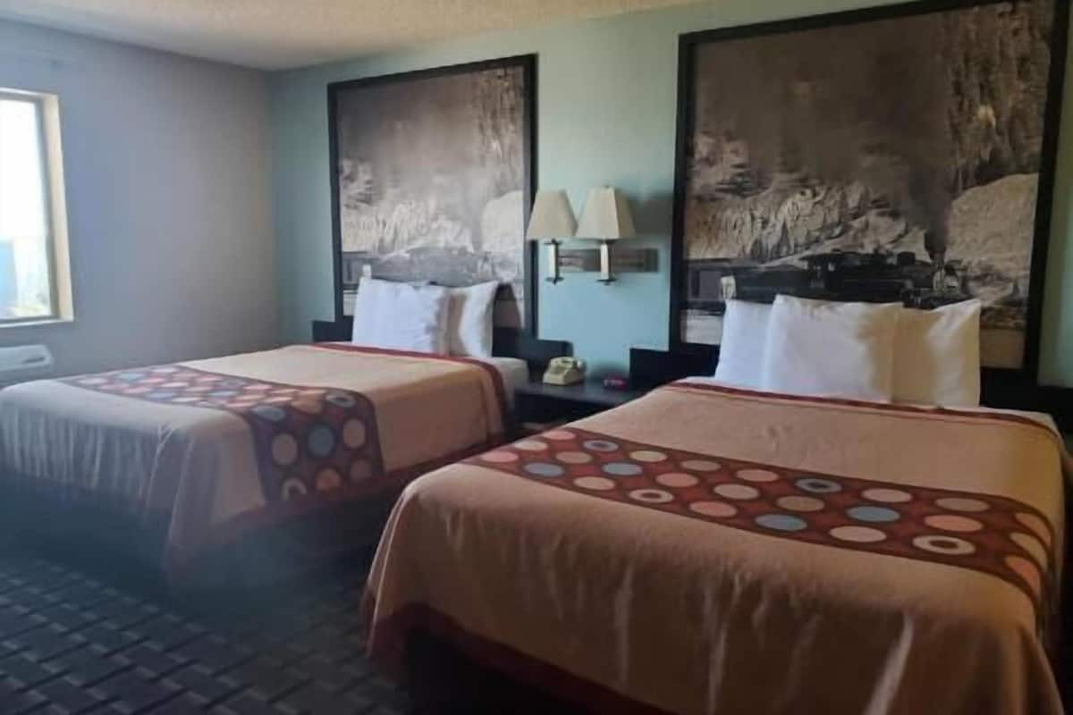 Premium bedding, desk, rollaway beds, free WiFi