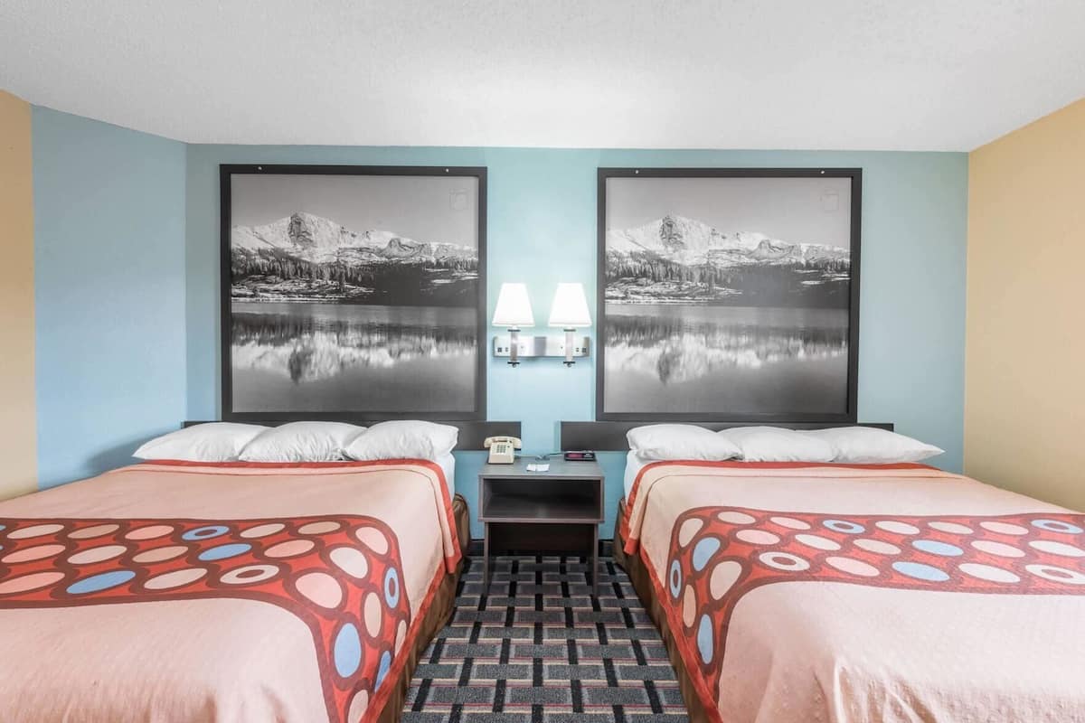 Premium bedding, desk, rollaway beds, free WiFi