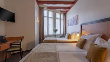 Triple Room, 3 Twin Beds | In-room safe, desk, iron/ironing board, free WiFi