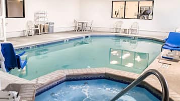 Una piscina cubierta