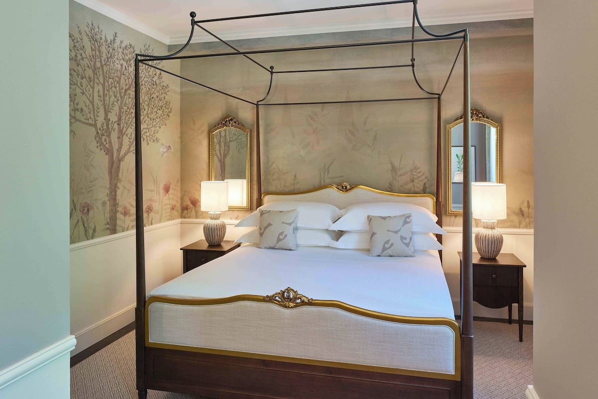 Junior Suite, 1 King Bed, Non Smoking | 1 bedroom, hypo-allergenic bedding, down comforters, minibar
