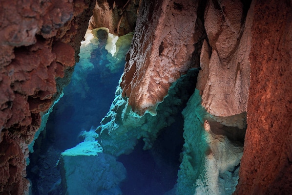 Hot tub, hot springs/mineral springs, body treatments, mud baths