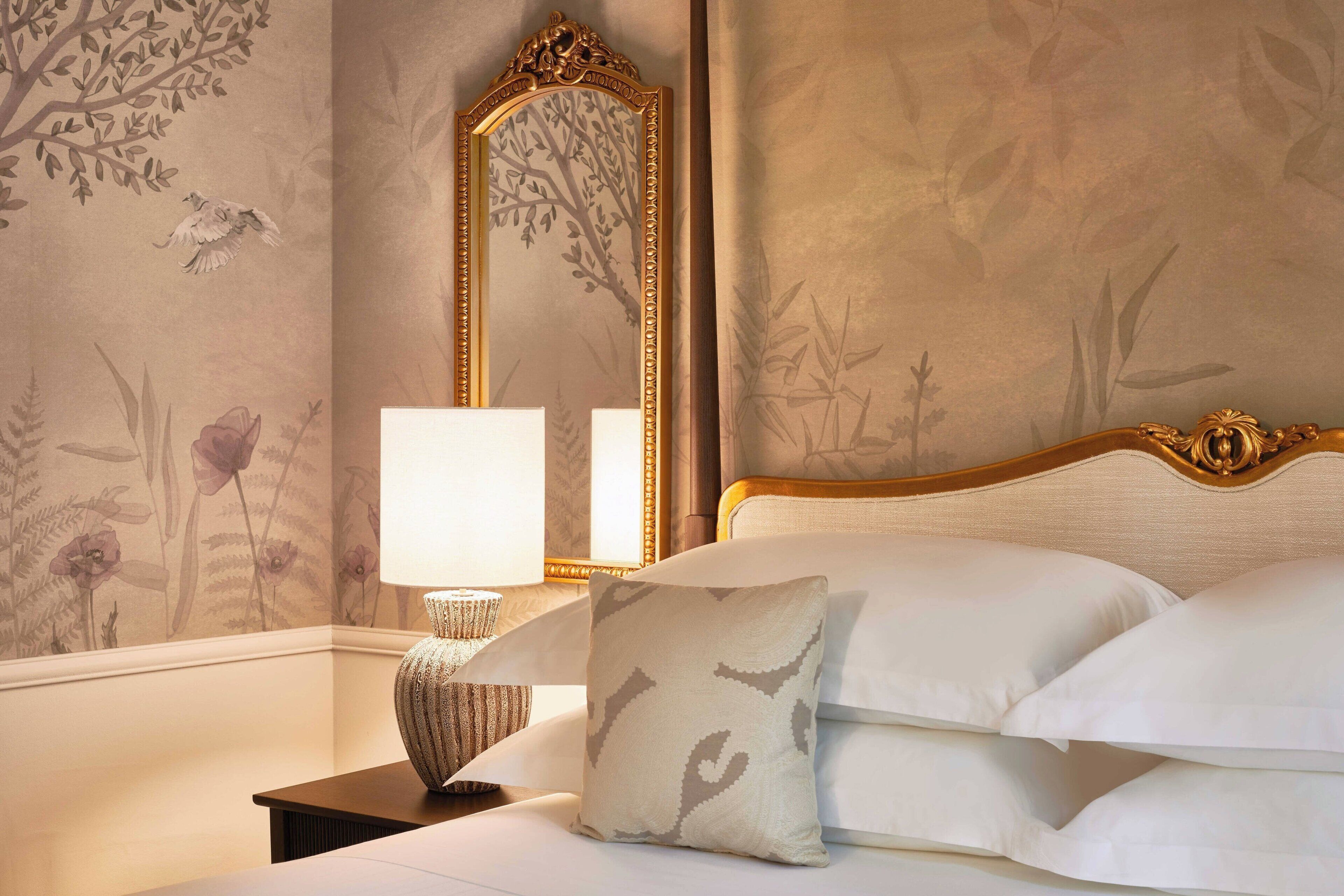 junior suite, 1 king bed, non smoking | 1 bedroom, hypo-allergenic bedding, down duvets, minibar