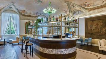 2 Bars/Lounges, Poolbar