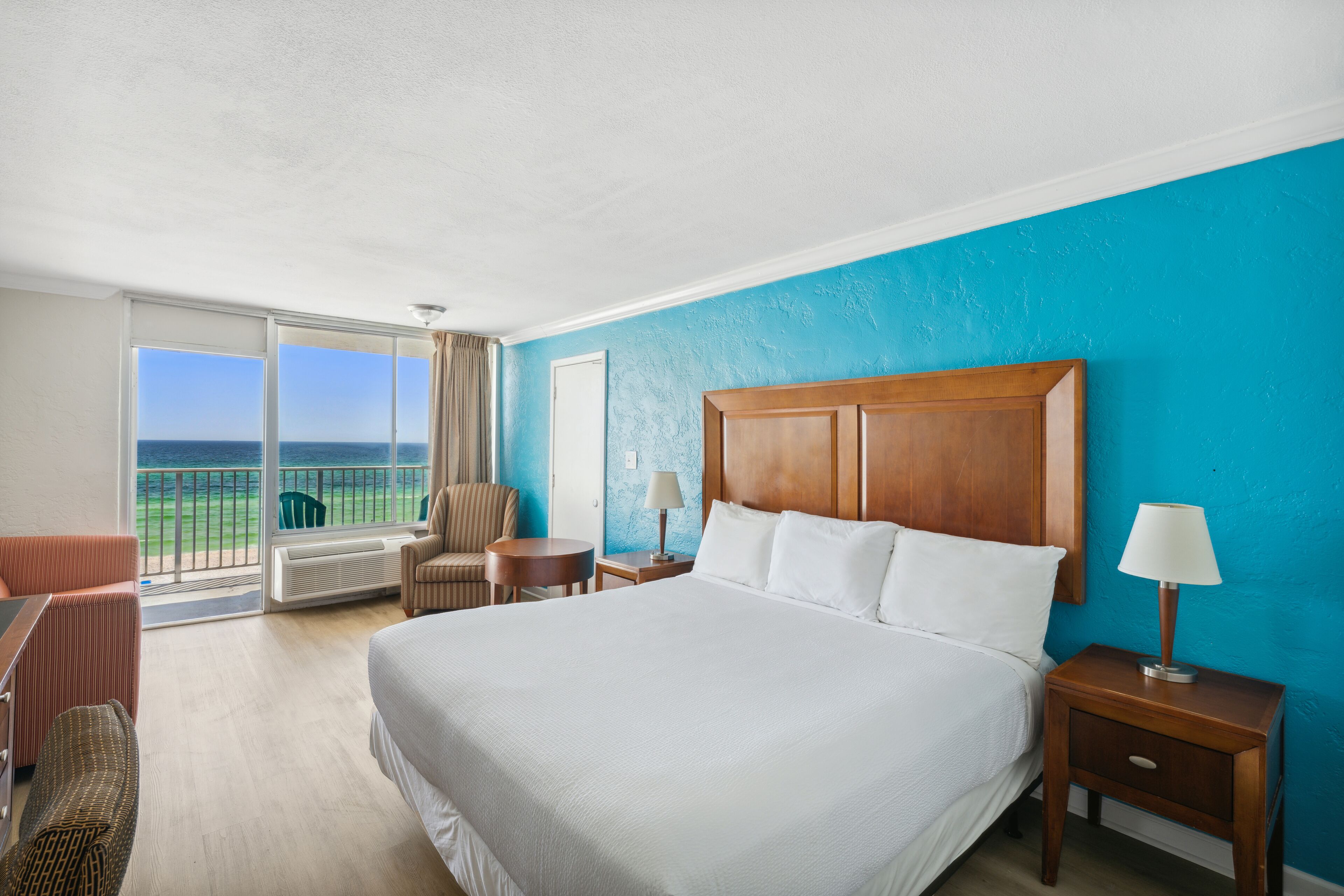 Ropa de cama de alta calidad, cortinas blackout y wifi gratis 