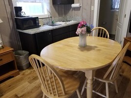 Cottage, 2 Bedrooms | In-room dining
