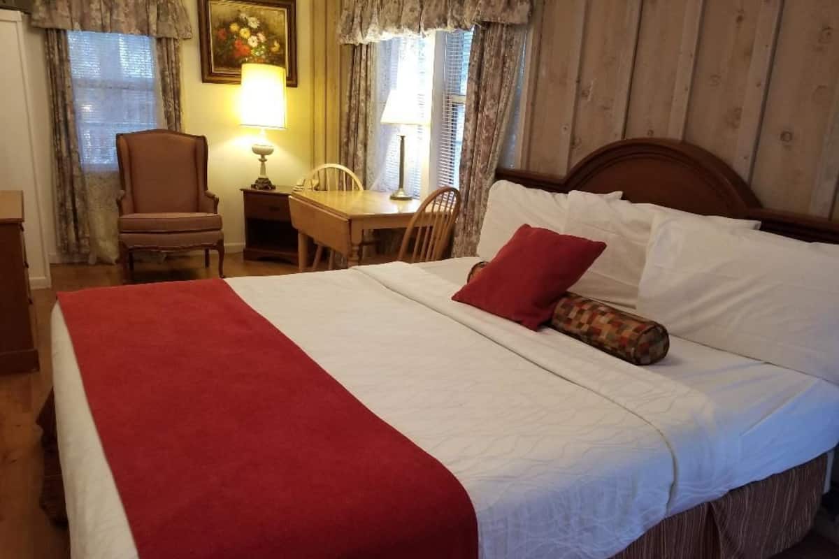 Cottage, 1 Bedroom | Iron/ironing board, free WiFi