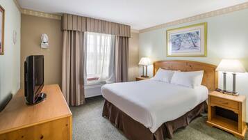 Hypo-allergenic bedding, desk, iron/ironing board, free WiFi