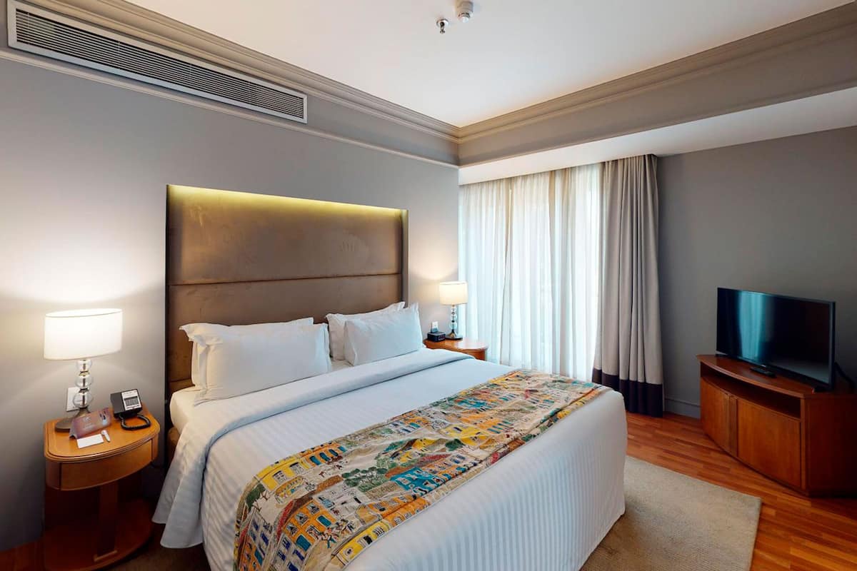 Suite (Master) | 1 bedroom, minibar, in-room safe, desk