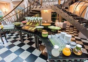 Bao gồm bữa sáng buffet hàng ngày 