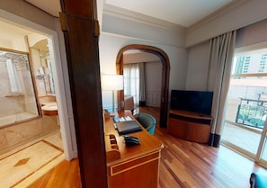 Premium-Suite | 1 Schlafzimmer, Minibar, Zimmersafe, Schreibtisch