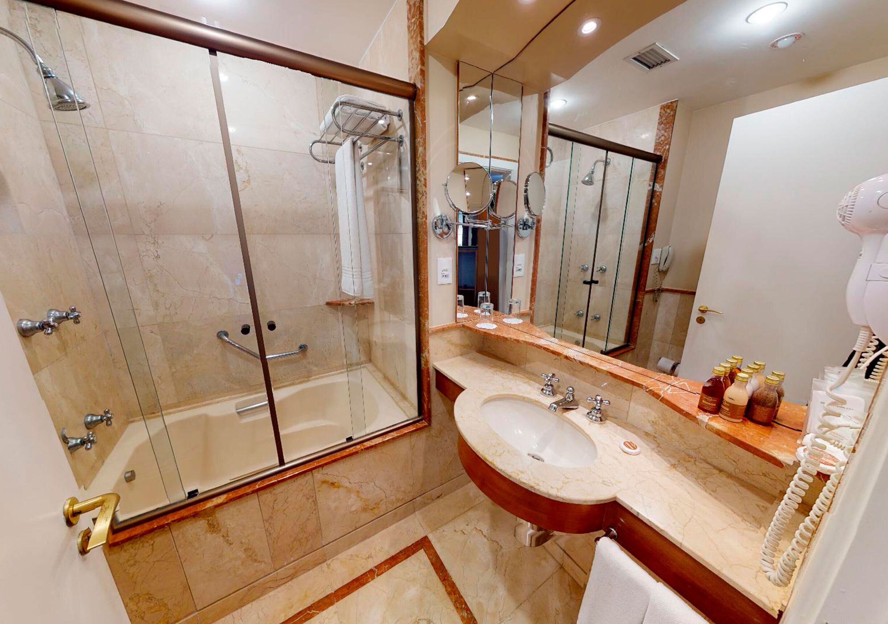 premium suite | bathroom | free toiletries, hair dryer, towels