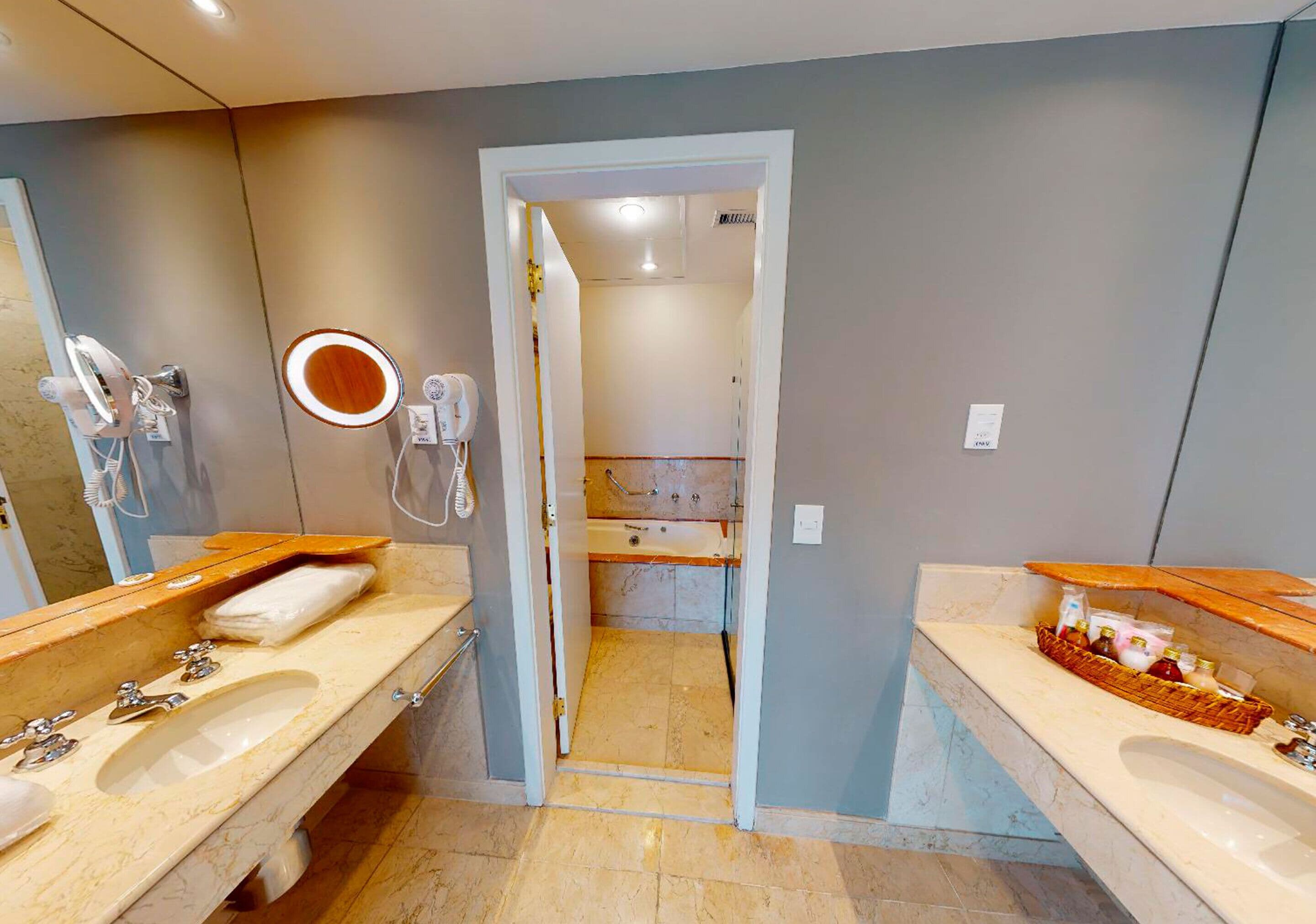 deluxe suite | bathroom | free toiletries, hair dryer, towels