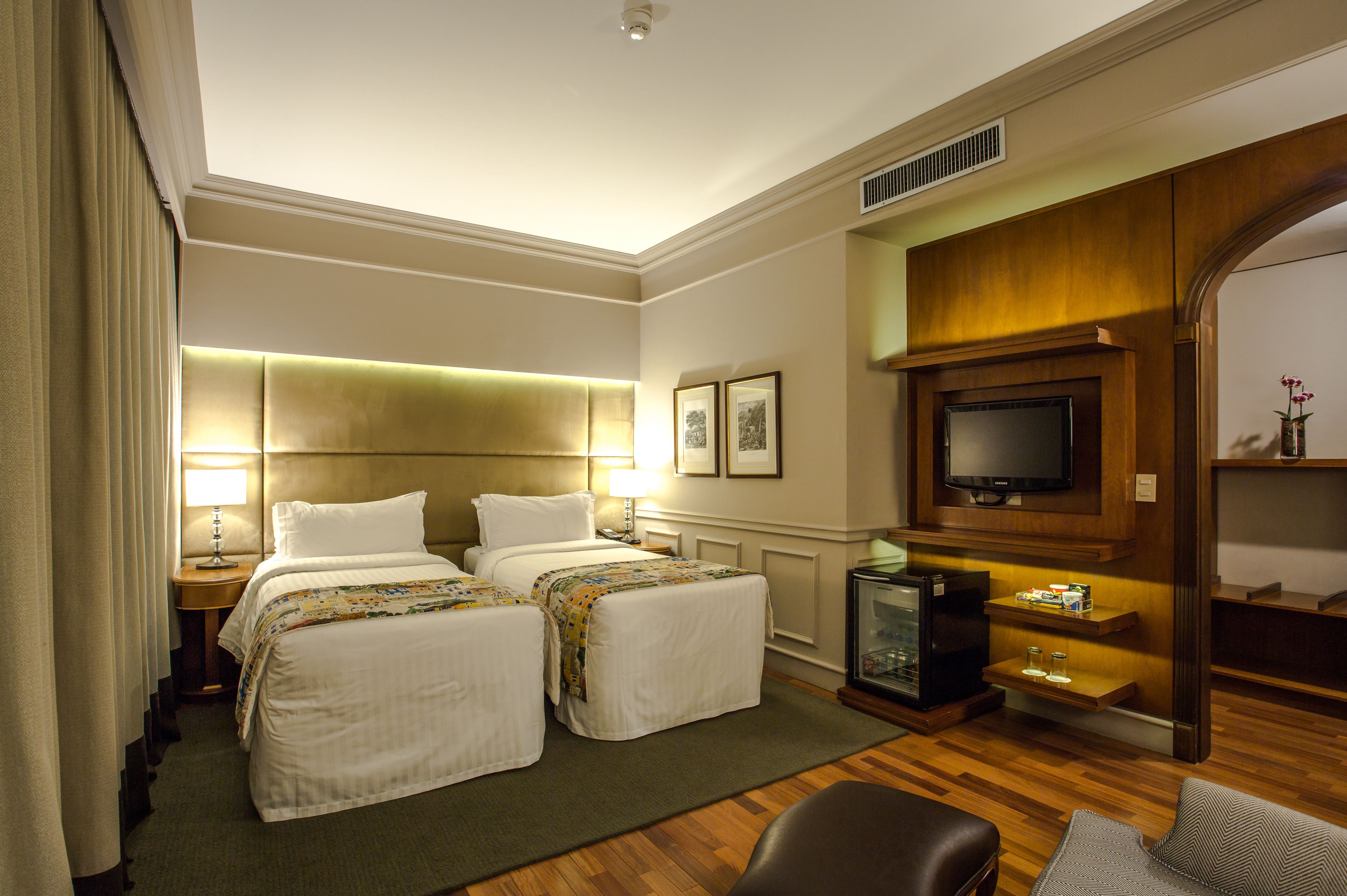 standard twin room | minibar, in-room safe, desk, free wifi