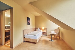Habitació individual econòmica | 4 dormitoris i roba de llit d'alta qualitat 