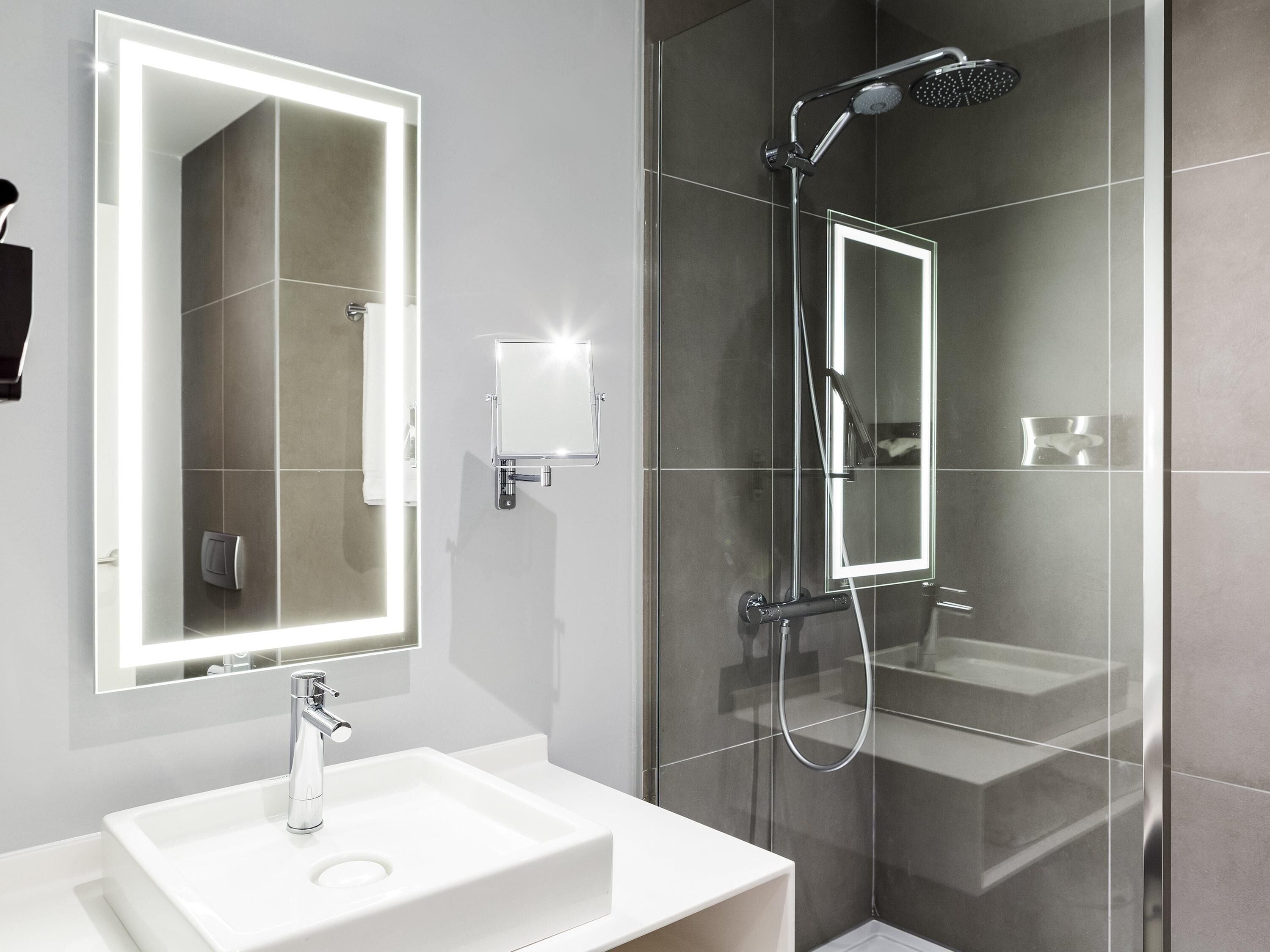 Deluxe-rum - 1 dubbelsäng | Badrum | Miljövänliga toalettartiklar, hårtork, bidé och handdukar