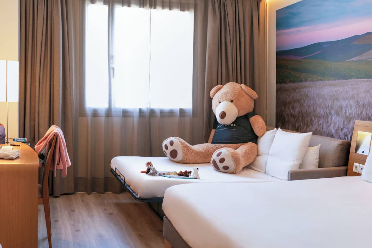 Camera Superior, 1 letto queen con divano letto | Biancheria da letto ipoallergenica, copriletto in piuma