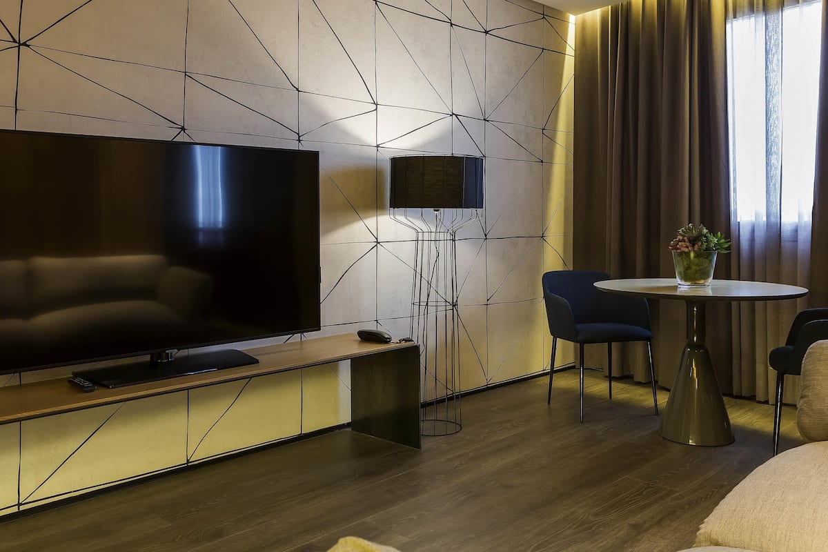 Junior Suite, 1 Queen Bed with Sofa bed | Hypo-allergenic bedding, down duvets, memory-foam beds, in-room safe