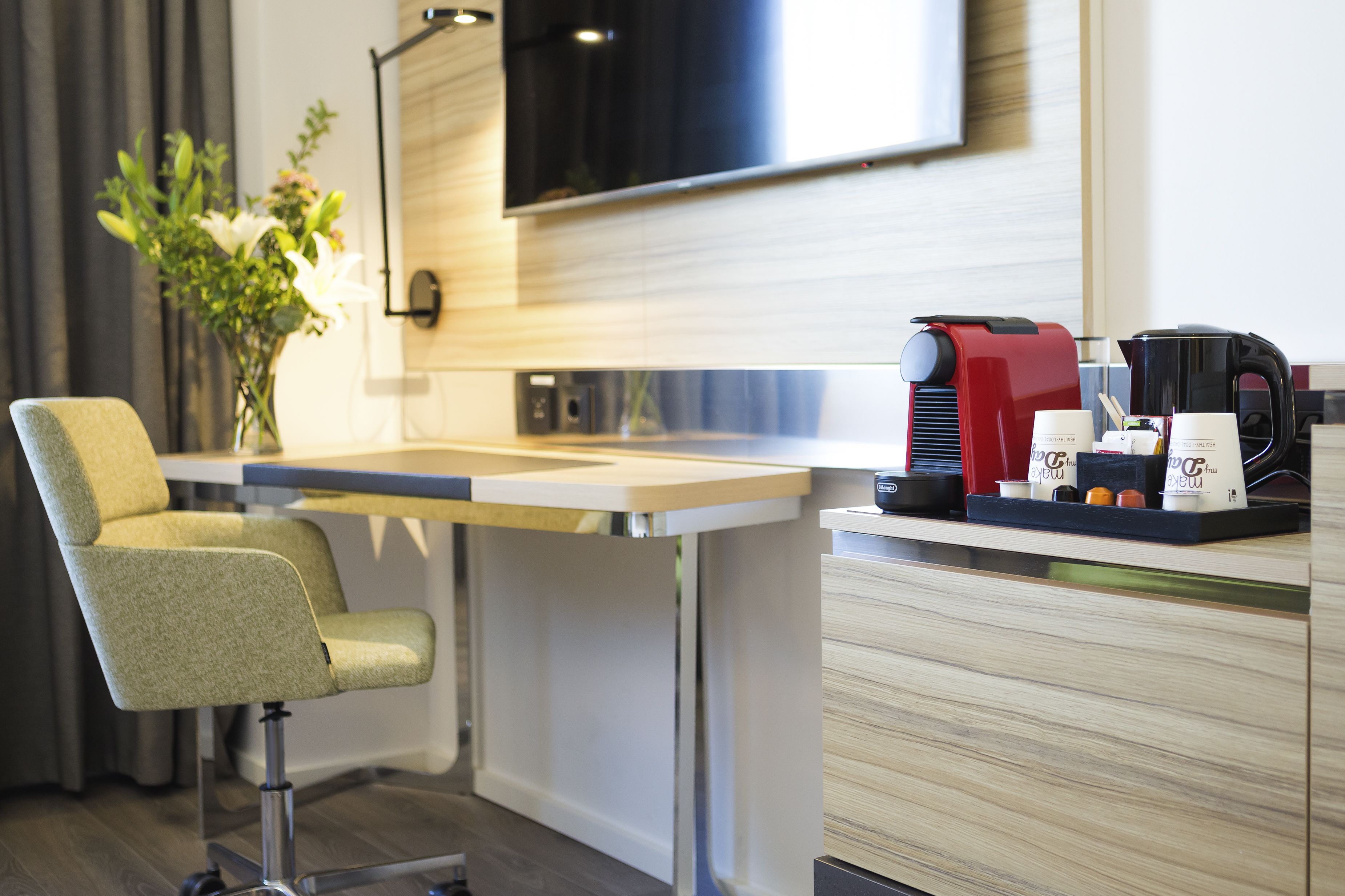 deluxe room, 1 double bed | hypo-allergenic bedding, down duvets, memory-foam beds, in-room safe