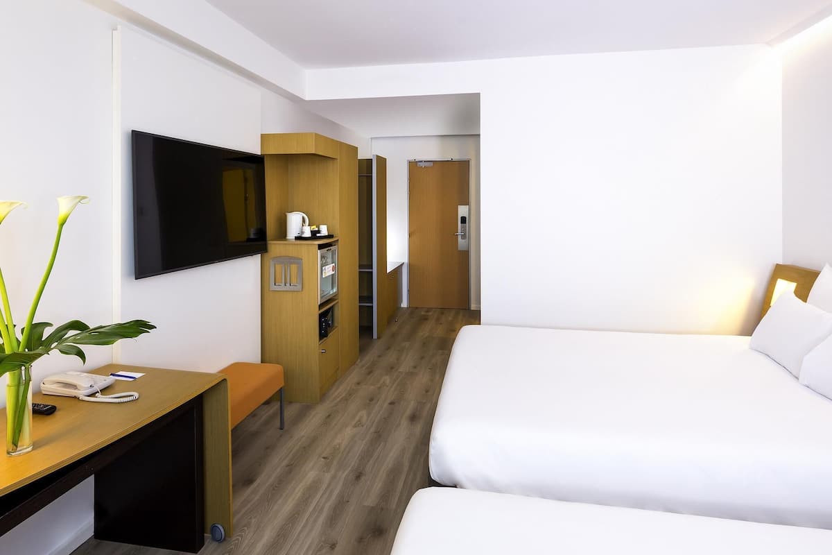 Camera Superior, 2 letti matrimoniali | Biancheria da letto ipoallergenica, copriletto in piuma