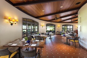 13 restauranter: frokost, lunsj og middag serveres