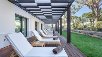 Couples treatment rooms, sauna, hot tub, steam room, Turkish bath