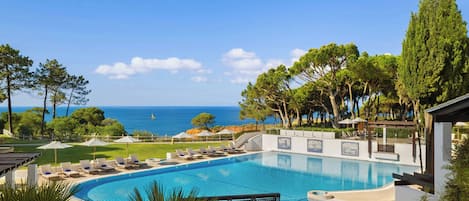 Indoor pool, 8 outdoor pools, pool umbrellas, sun loungers