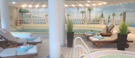 Sales de tractament per a parelles, sauna i banyera d'hidromassatge