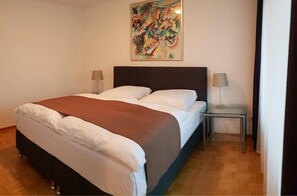 Hypo-allergenic bedding, minibar, in-room safe, individually furnished