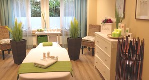 Couples treatment rooms, sauna, hot tub, steam room, body treatments