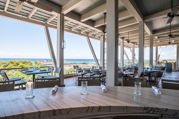 3 restaurants; breakfast, lunch, dinner and brunch served