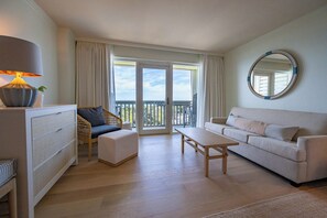 Egyptian cotton sheets, premium bedding, pillowtop beds, in-room safe - WaterColor Inn & Resort (Santa Rosa Beach)