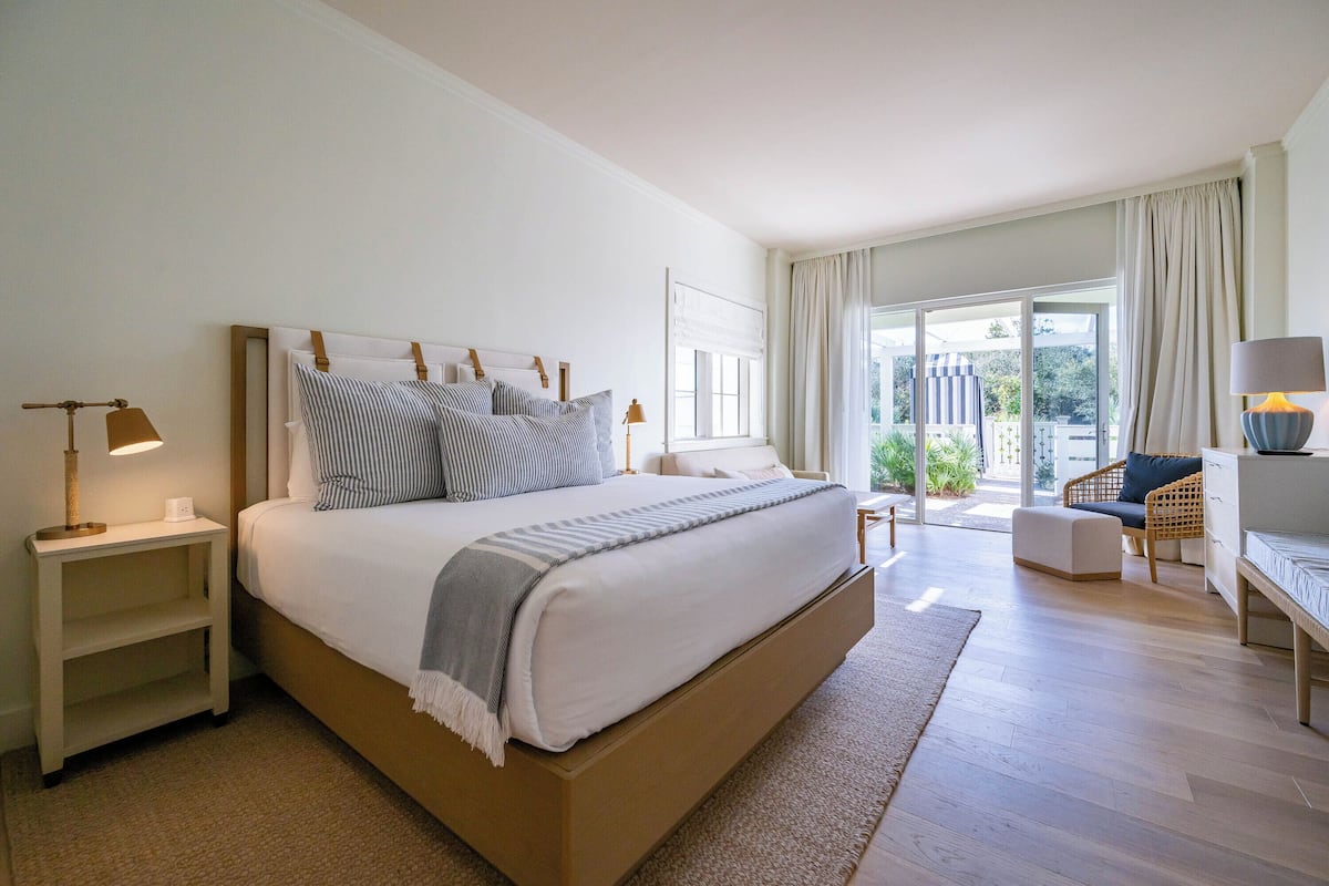 Egyptian cotton sheets, premium bedding, pillowtop beds, in-room safe