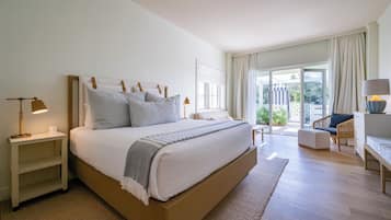 Egyptian cotton sheets, premium bedding, pillow-top beds, in-room safe