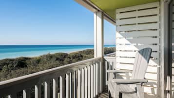 Kamar Superior, 1 Tempat Tidur King dengan tempat tidur Sofa (Gulf View Guest Room 3rd Floor) | Teras/patio