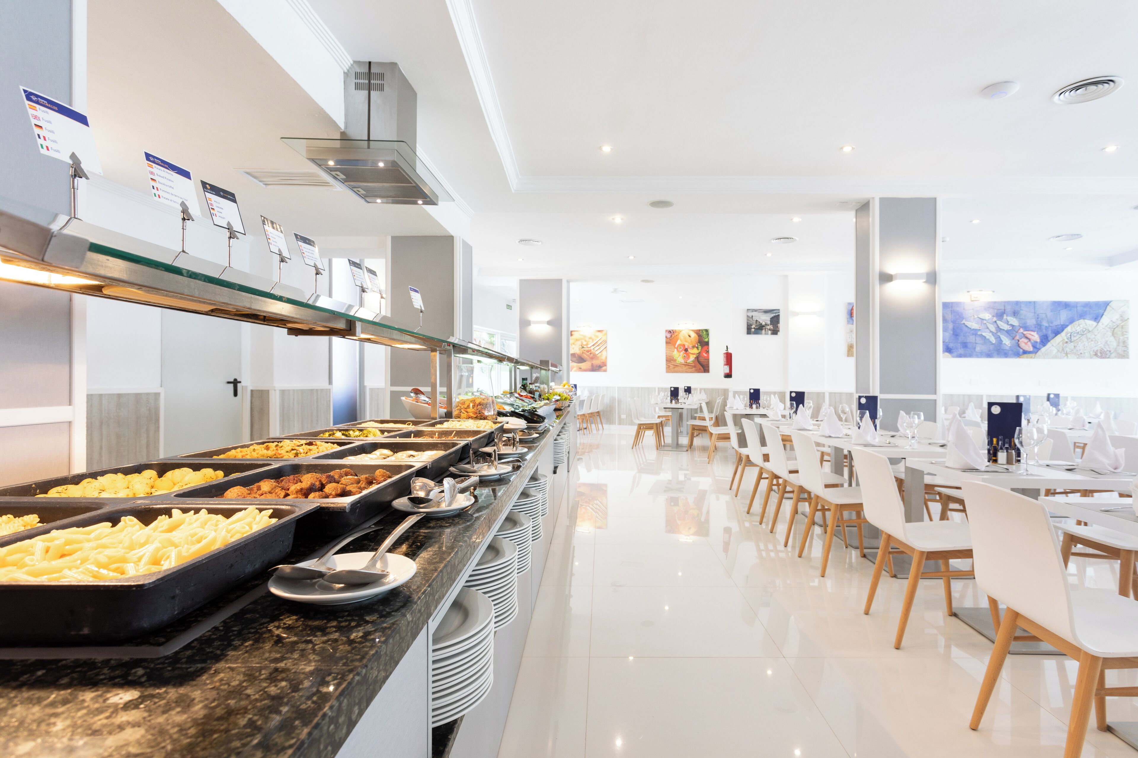 2 Restaurants, Frühstück, Mittagessen, Abendessen, internationale Küche