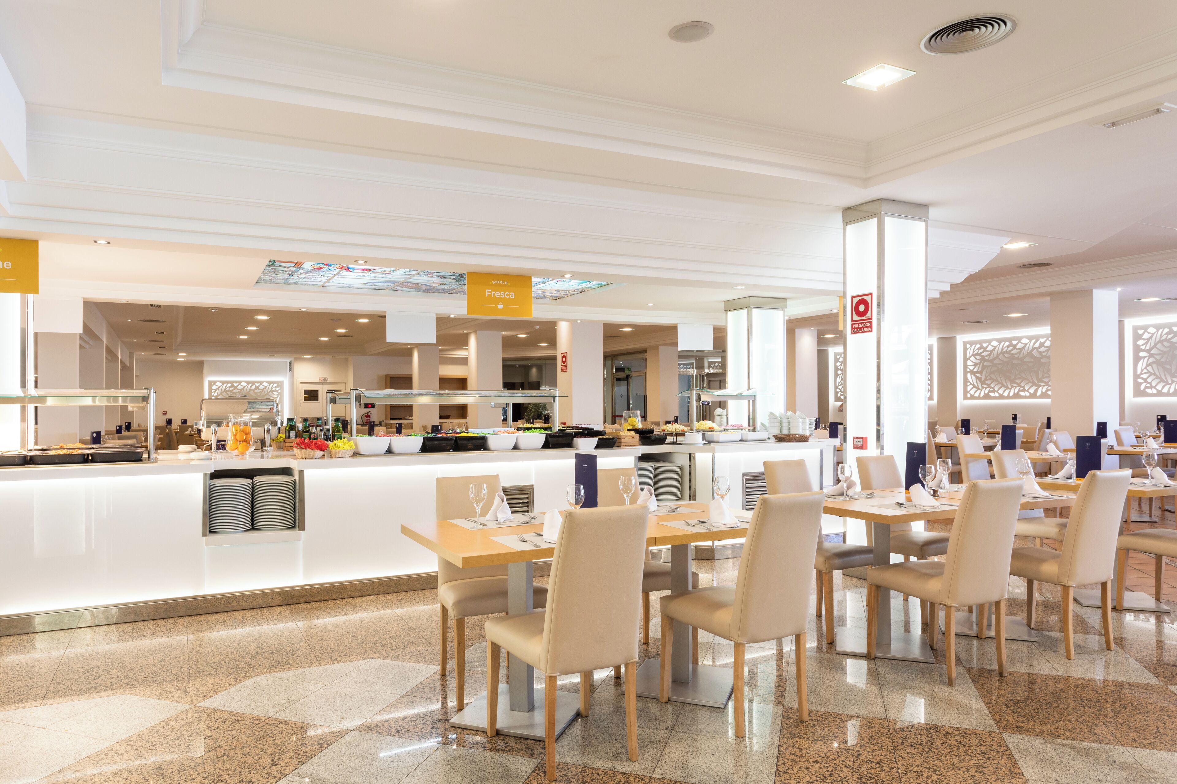 2 restaurantes; se sirven desayunos, almuerzos y cenas