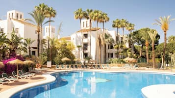 Indoor pool, 3 outdoor pools, pool umbrellas, sun loungers